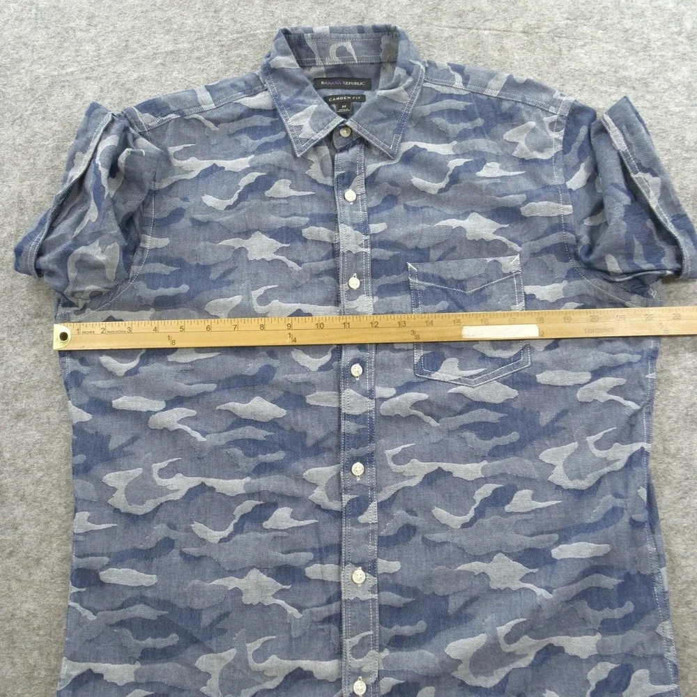 Banana Republic Shirt Mens Medium Blue Button Camo Camden Fit Short Sleeve